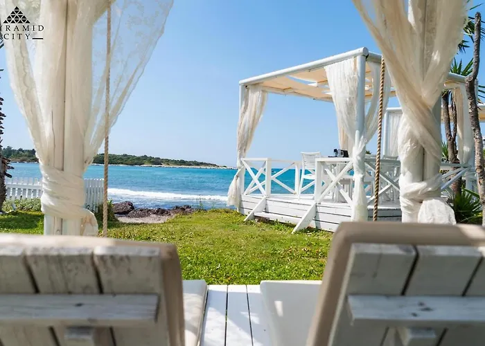 Neptune Sea House - Beachfront