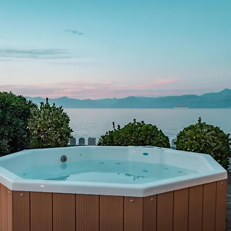 Neptune Sea House - Beachfront / Jacuzzi Agios Spyridon  Exterior foto