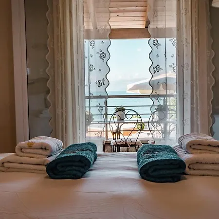 Neptune Sea House - Beachfront / Jacuzzi Agios Spyridon  Exterior foto