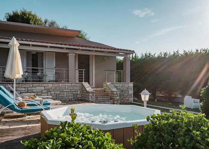 Neptune Sea House - Beachfront / Jacuzzi