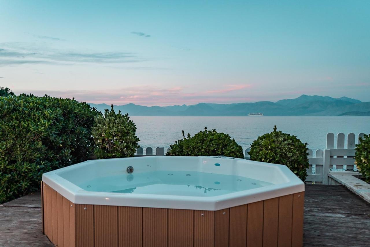 Neptune Sea House - Beachfront / Jacuzzi * Agios Spyridon (Corfu)