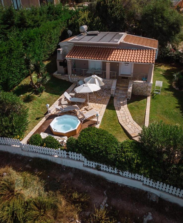 Neptune Sea House - Beachfront / Jacuzzi Agios Spyridon (Corfu)
