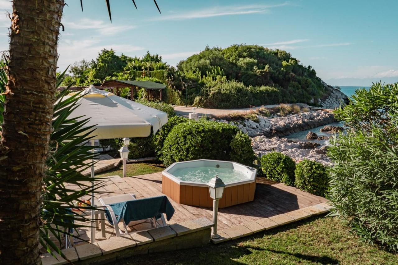 Neptune Sea House - Beachfront / Jacuzzi * Agios Spyridon (Corfu)